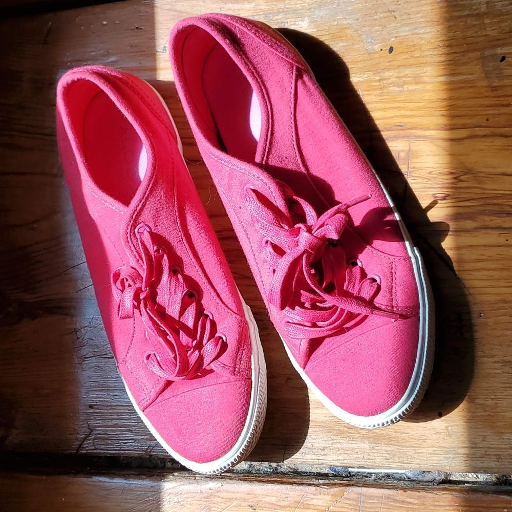 Aldo hot pink sneakers 39 8-8.5/FREE with purchase!! 🎁